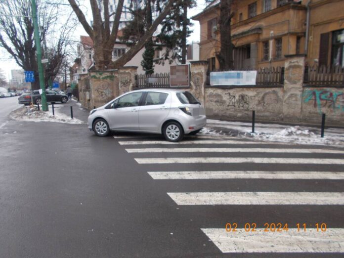 Cele mai multe apeluri primite săptămâna trecută de Poliția Locală Brașov au fost legate de autoturismele parcate neregulamentar