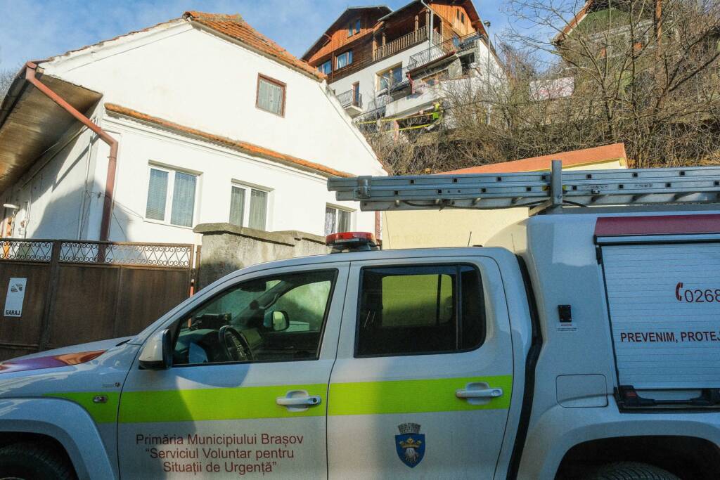 FOTO: Alunecare de teren pe str. Traian Moșoiu din Brașov
