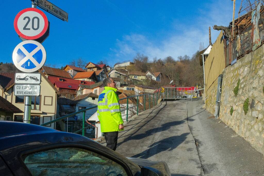 FOTO: Alunecare de teren pe str. Traian Moșoiu din Brașov