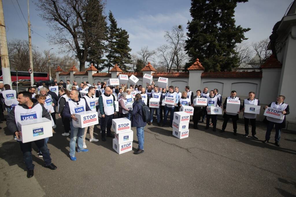 Liderii Dreapta Unită au depus la Cotroceni solicitarea oficială prin care îi cer președintelui Iohannis să convoace referendum pentru eliminarea pensiilor speciale