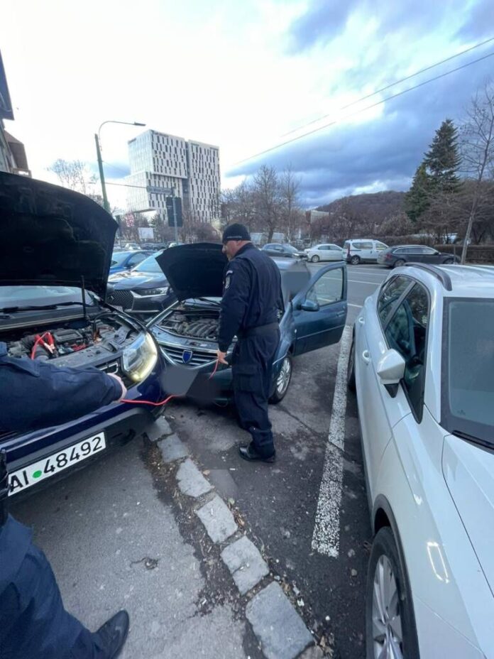Brașov: Niciun cetățean nu a vrut să ajute două persoane blocate în zona Centrului Civic, doar jandarmii