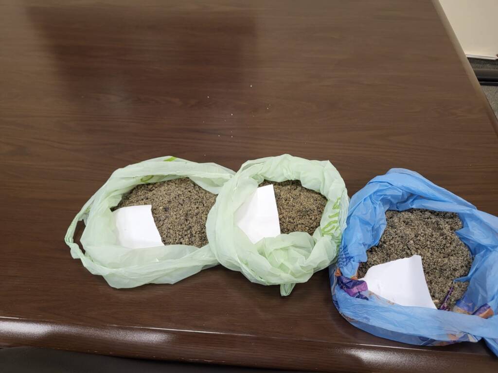 Un laborator de analize și încercări în construcții va verifica materialul antiderapant de la toate firmele cu care Consiliul Județean Brașov are contract de deszăpezire