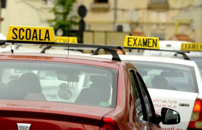 Una este că examenul auto teoretic poate fi dat oriunde în ţară