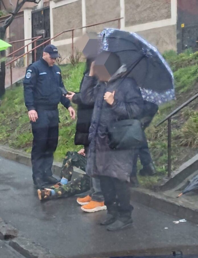 Jandarmii au ajutat un bărbat care a căzut pe str. 13 Decembrie din Brașov