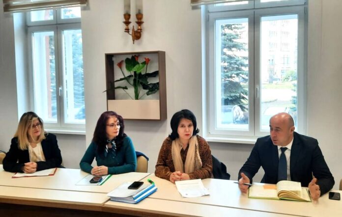 Elevii cu tulburări de comportament și elevii neglijați de părinți, în atenția autorităților din Brașov