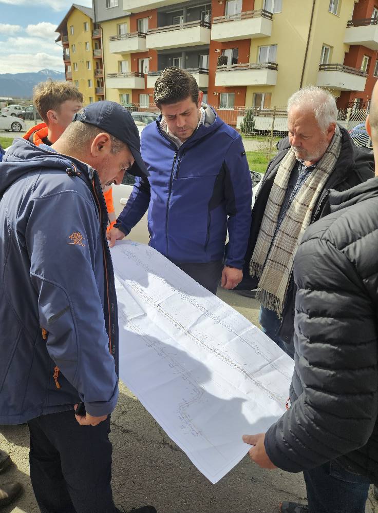 Fapte, nu vorbe: la Sânpetru au început lucrările de extindere a rețelei de iluminat public, chiar înainte de termenul prevăzut inițial