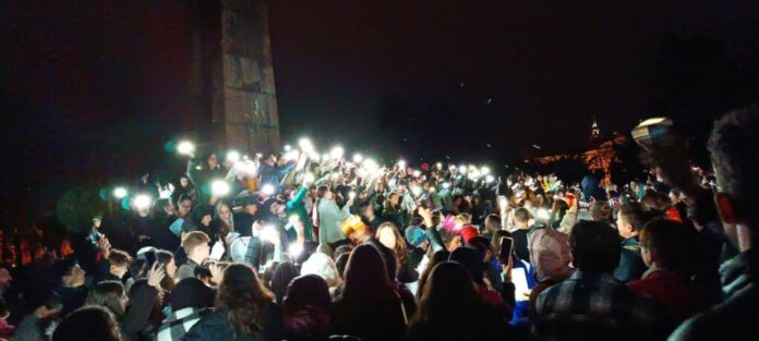 10.000 de copii din Cantus Mundi cântă pentru Ora Pământului