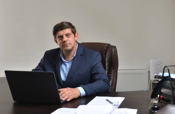 Comuna Sânpetru va avea două noi căi de acces. Primarul Marian Arhire a semnat contractele pentru elaborarea documentației tehnice