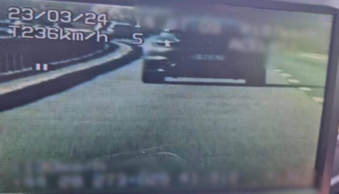 Vloggerul Selly prins de polițiști conducând cu viteza