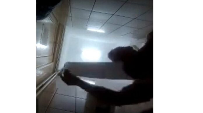 Un consilier local din Braşov s-a filmat  din greșeală în timp ce-și făcea nevoile.