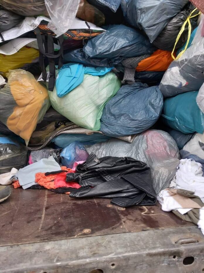 O societate din Săcele vindea deșeuri ca haine second hand