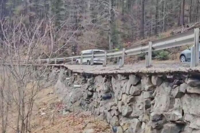 Zone critice pe Valea Prahovei: Pericol major de surpare a drumului pe DN1, între Predeal și Azuga