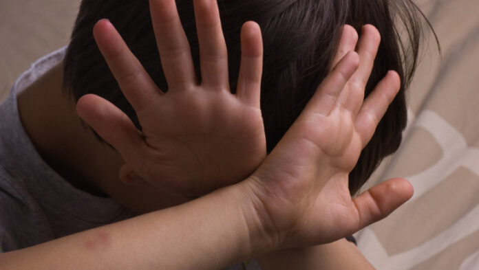 Un brașovean și-a violat de două ori nepoata de 5 ani