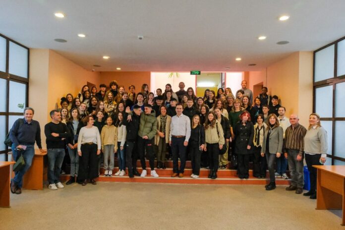 Peste 50 de elevi români, francezi și greci, participanți la un proiect Erasmus, la Primăria Brașov
