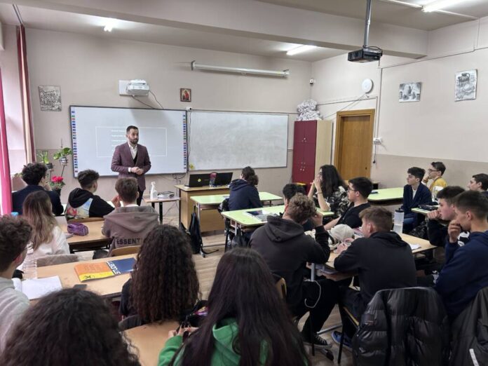 Cursuri de educație financiară pentru liceenii brașoveni