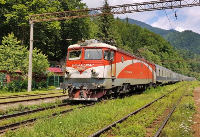 CFR Călători anulează mai multe trenuri din zona Brașov pentru că nu sunt mecanici de locomotivă