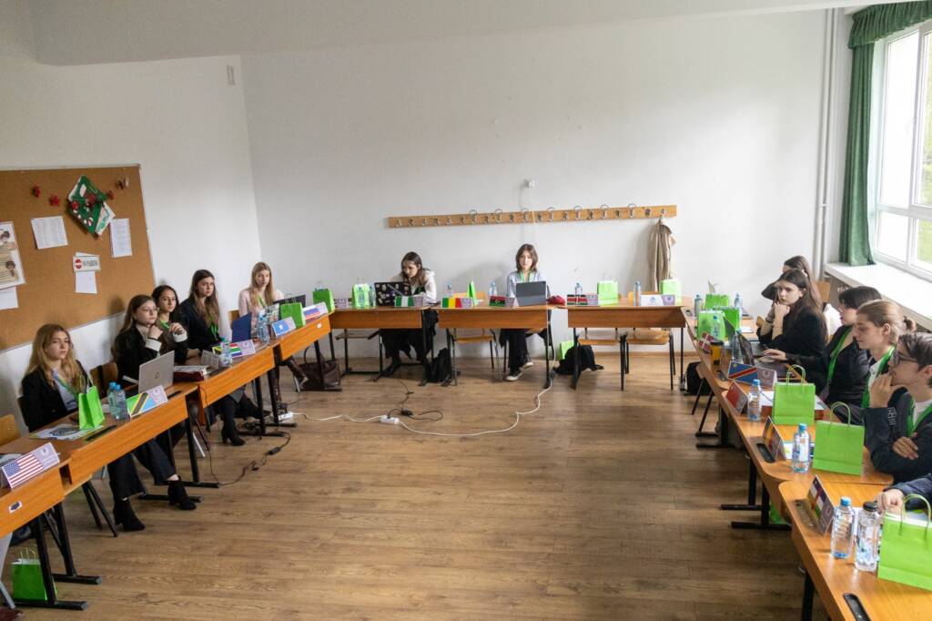 Brașov MUN 2024: Liceeni din toată țara au participat la simularea unei dezbateri ONU
