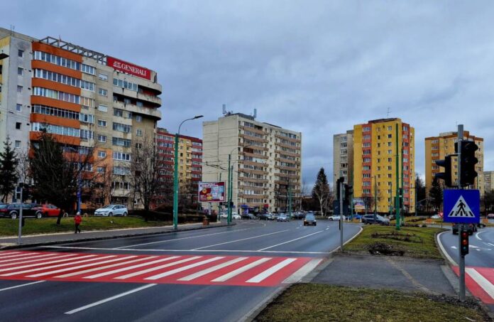 Brașov: Noul sistem de semaforizare a trecerilor de pietoni de la sensul giratoriu Hărmanului – Gării – Al. Vlahuță, testat în condiții de trafic