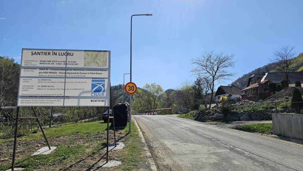 FOTO: Se modernizează DN73F, între Moieciu de Jos și Moieciu de Sus