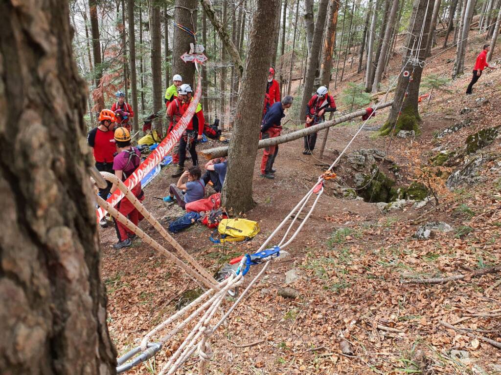 FOTO: Primul exercițiu regional salvaspeo organizat în Avenul Groapa de Aur din Masivul Postăvarul