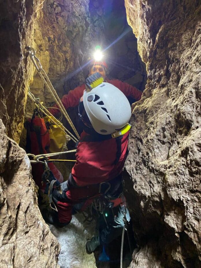 FOTO: Primul exercițiu regional salvaspeo organizat în Avenul Groapa de Aur din Masivul Postăvarul