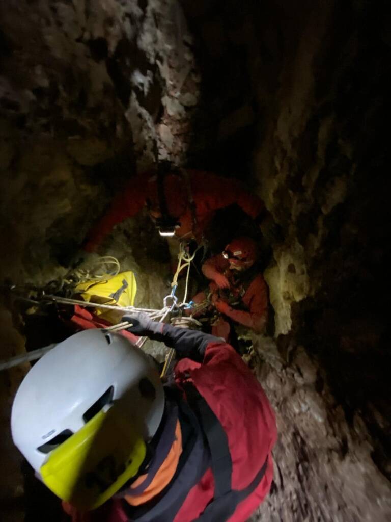 FOTO: Primul exercițiu regional salvaspeo organizat în Avenul Groapa de Aur din Masivul Postăvarul