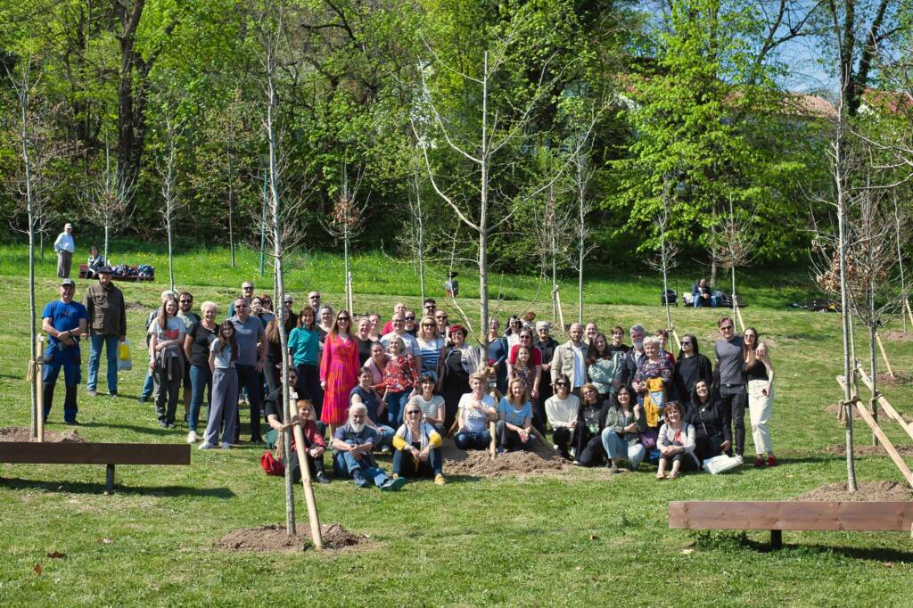 „Plantați în amintire” Brașov, parc de stejari roșii în Livada Poștei în memoria celor dragi