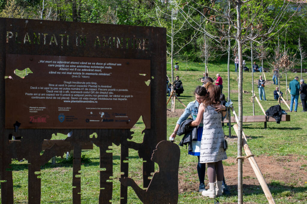 „Plantați în amintire” Brașov, parc de stejari roșii în Livada Poștei în memoria celor dragi