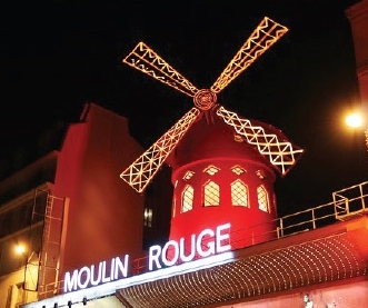 Moara de vânt Moulin Rouge lăsată fără pale, peste noapte, de vânt