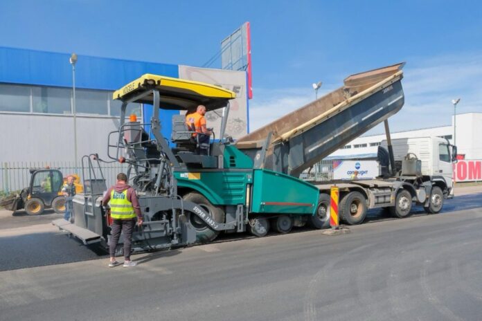 Brașov: 57 de străzi vor fi asfaltate în totalitate, cu trotuare amenajate și iluminat public