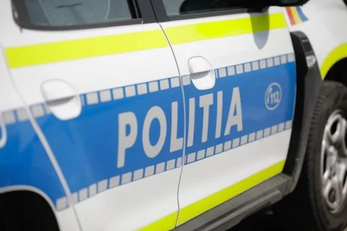 Polițiștii brașoveni au depistat doi bărbați care conduceau fără permis o motocicletă neînmatriculată și un moped