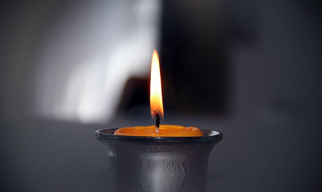 Simboluri: Lumânările însoţesc toate ritualurile vieţii