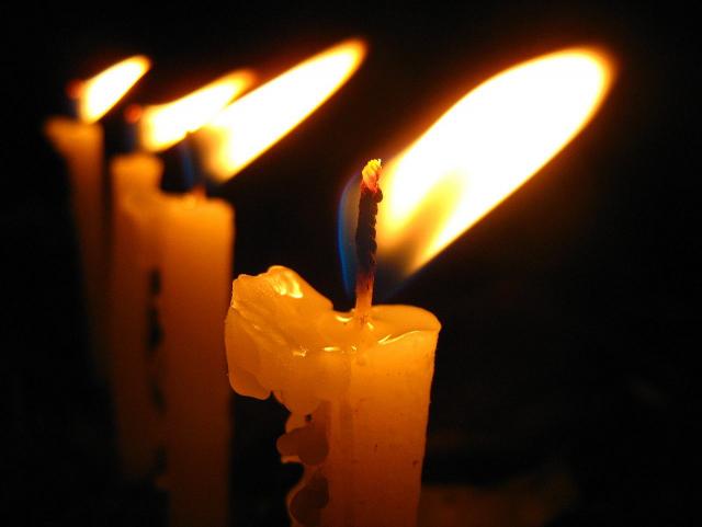 Simboluri: Lumânările însoţesc toate ritualurile vieţii