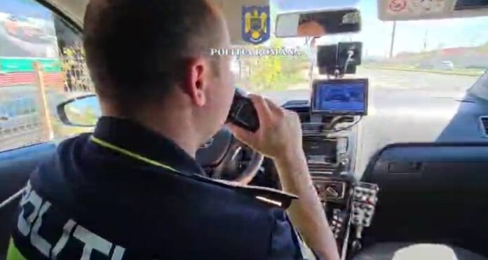 Brașov: Polițiștii au dat în câteva ore peste 90 sancțiuni pentru abateri rutiere, majoritatea fiind pentru depășirea regimului legal de viteză (VIDEO)