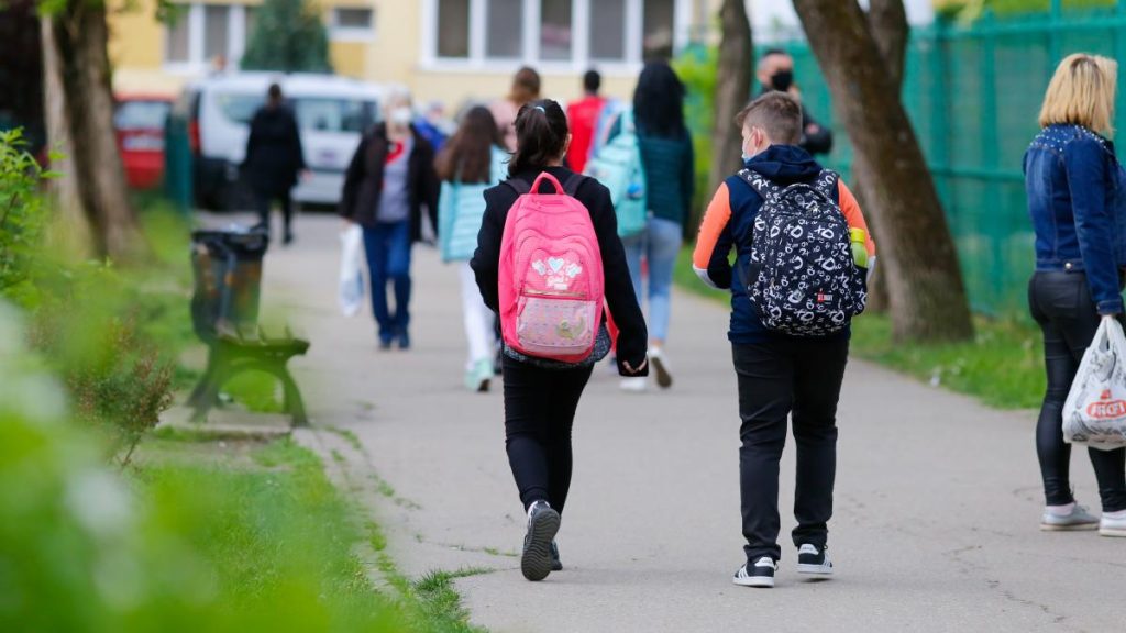 'Migrația blochează școlile din Brașov: primarul avertizează'