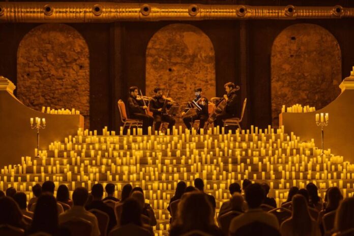 Concertele Candlelight, la Brașov: Omagiu pentru Coldplay și cele mai bune piese ale lui Hans Zimmer cu mii de lumânări