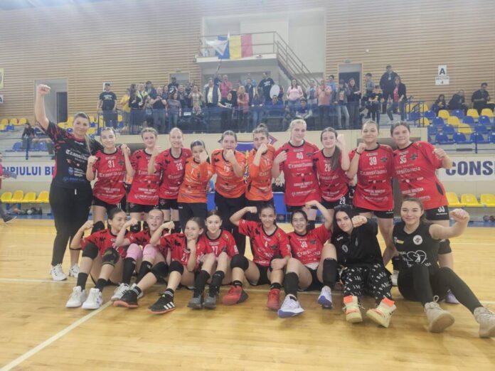 Handbal. ACS Transilvania a câștigat “Semifinalul” și s-a calificat la Turneul Final de junioare 4