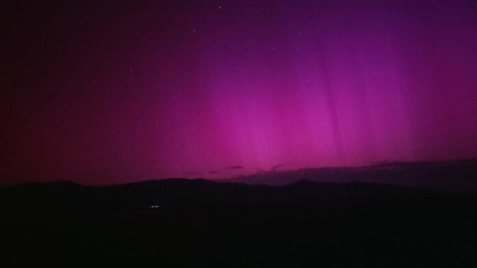 Imagini unice: Aurora boreală s-a văzut și la Brașov
