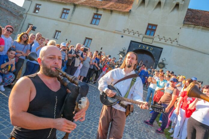 Brașovul în sărbătoare: Redeschiderea Cetățuii și Parada Junilor
