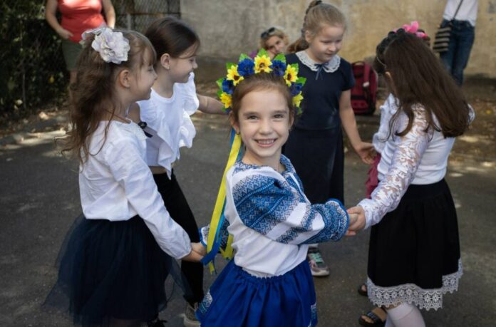 Aproape 7.000 de ucraineni au primit permisele de ședere temporară în Brașov