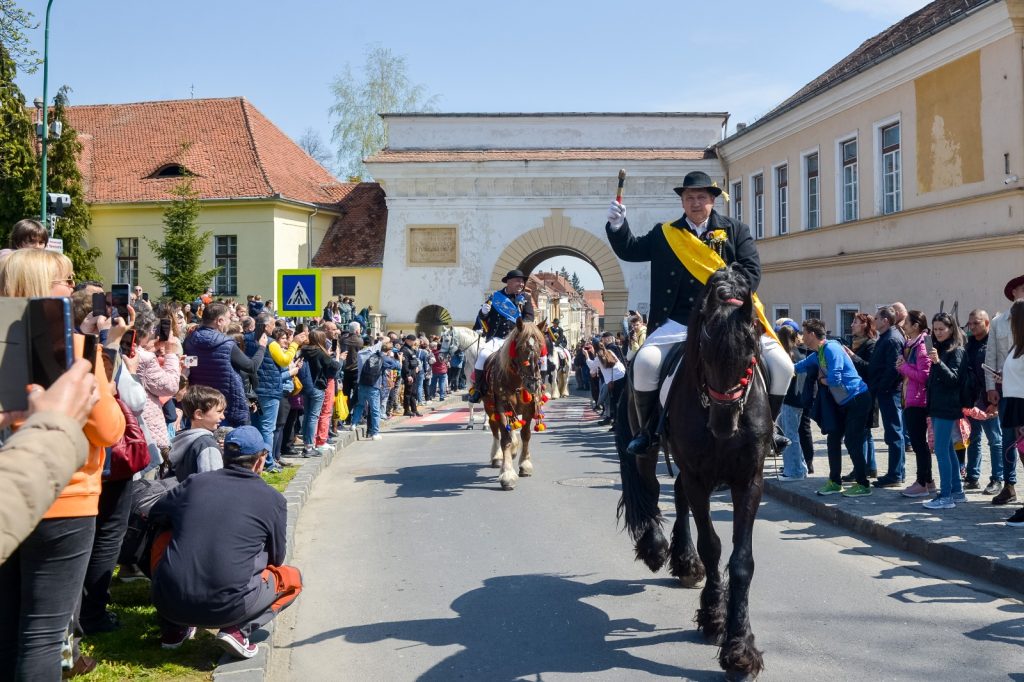 Brașovul în sărbătoare: Redeschiderea Cetățuii și Parada Junilor