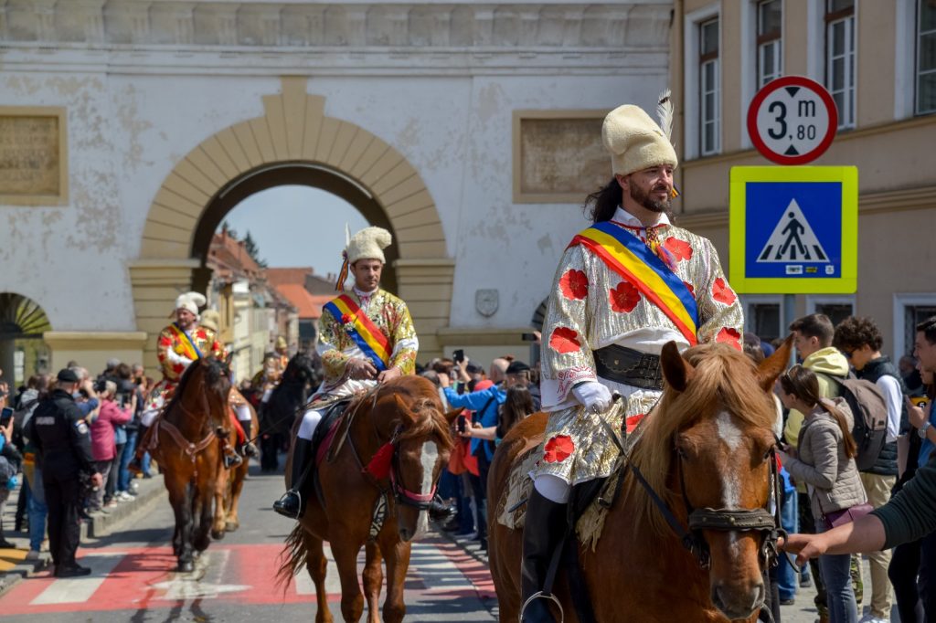 Brașov: Mai multe autobuze și troleibuze pe 15 linii pentru Coborârea Junilor în Cetate