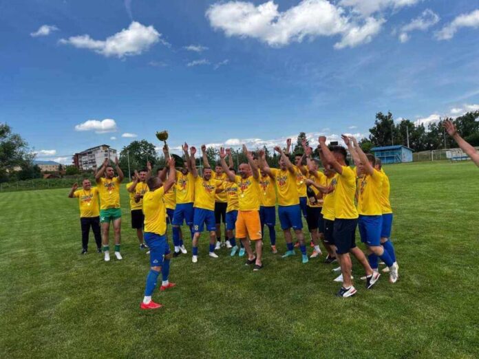 CSO Teutonii Ghimbav a promovat în Liga 4 Brașov. Elevii lui Florin Dîrvăreanu au defilat în acest sezon!