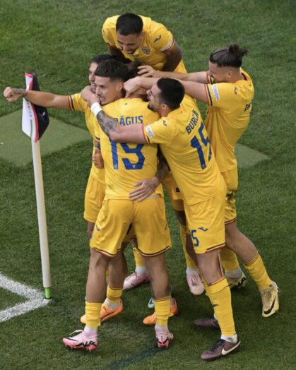 Naţionala de fotbal a României a obţinut luni cea mai clară victorie la un turneu final. Selecţionerul Edward Iordănescu: "E o victorie memorabilă, istorică"