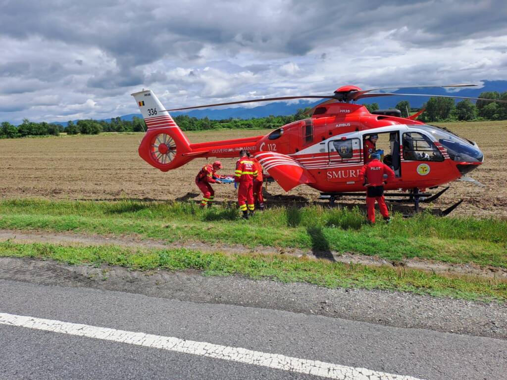 UPDATE / Trei persoane au fost rănite în urma unui accident rutier pe DN1, între Olteț și Sâmbăta