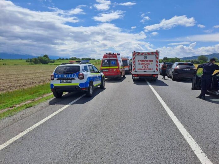 UPDATE / Trei persoane au fost rănite în urma unui accident rutier pe DN1, între Olteț și Sâmbăta