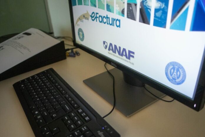 Începând cu 1 iunie, nerespectarea termenului limită de 5 zile lucrătoare pentru transmiterea facturilor în sistemul naţional RO e-Factura se sancţionează