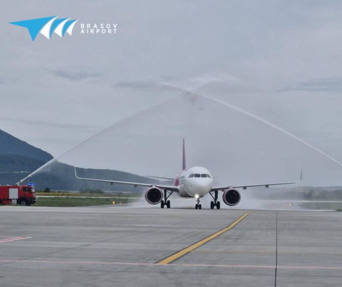 Zboruri Budapesta - Brașov - Budapesta, cu Wizz Air. Primul zbor Budapesta - Brașov a aterizat marți pe Aeroportul Brașov