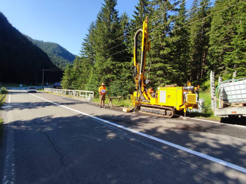 FOTO: Au început forajele geotehnice pentru modernizarea Transfăgărășanului