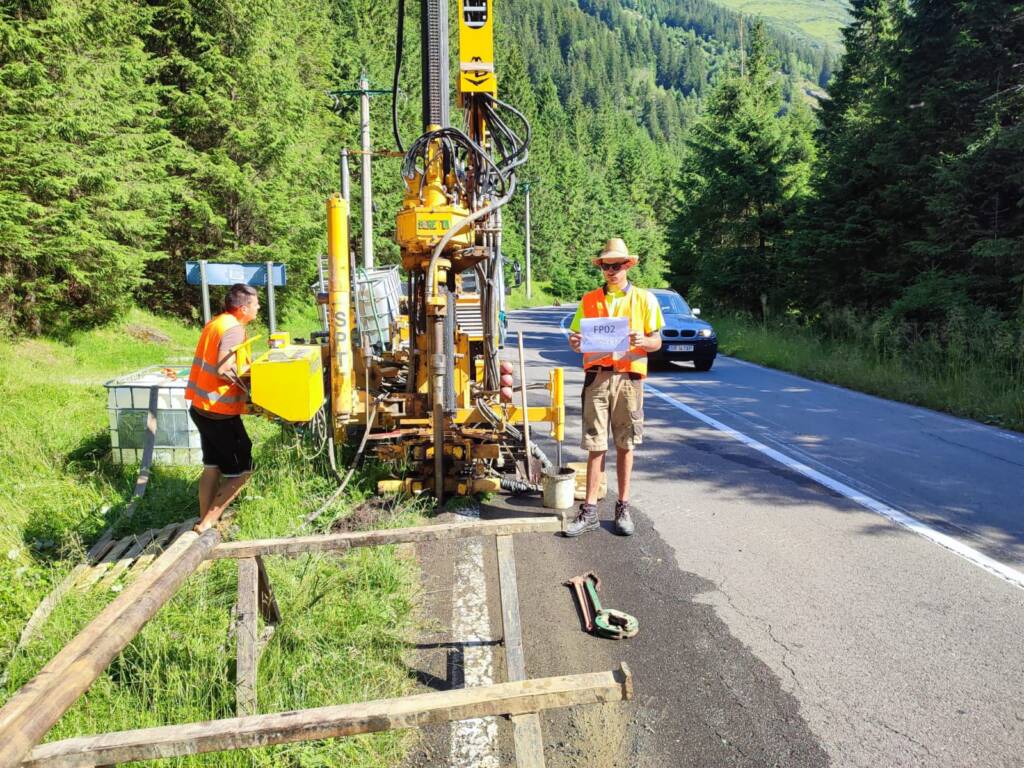 FOTO: Au început forajele geotehnice pentru modernizarea Transfăgărășanului
